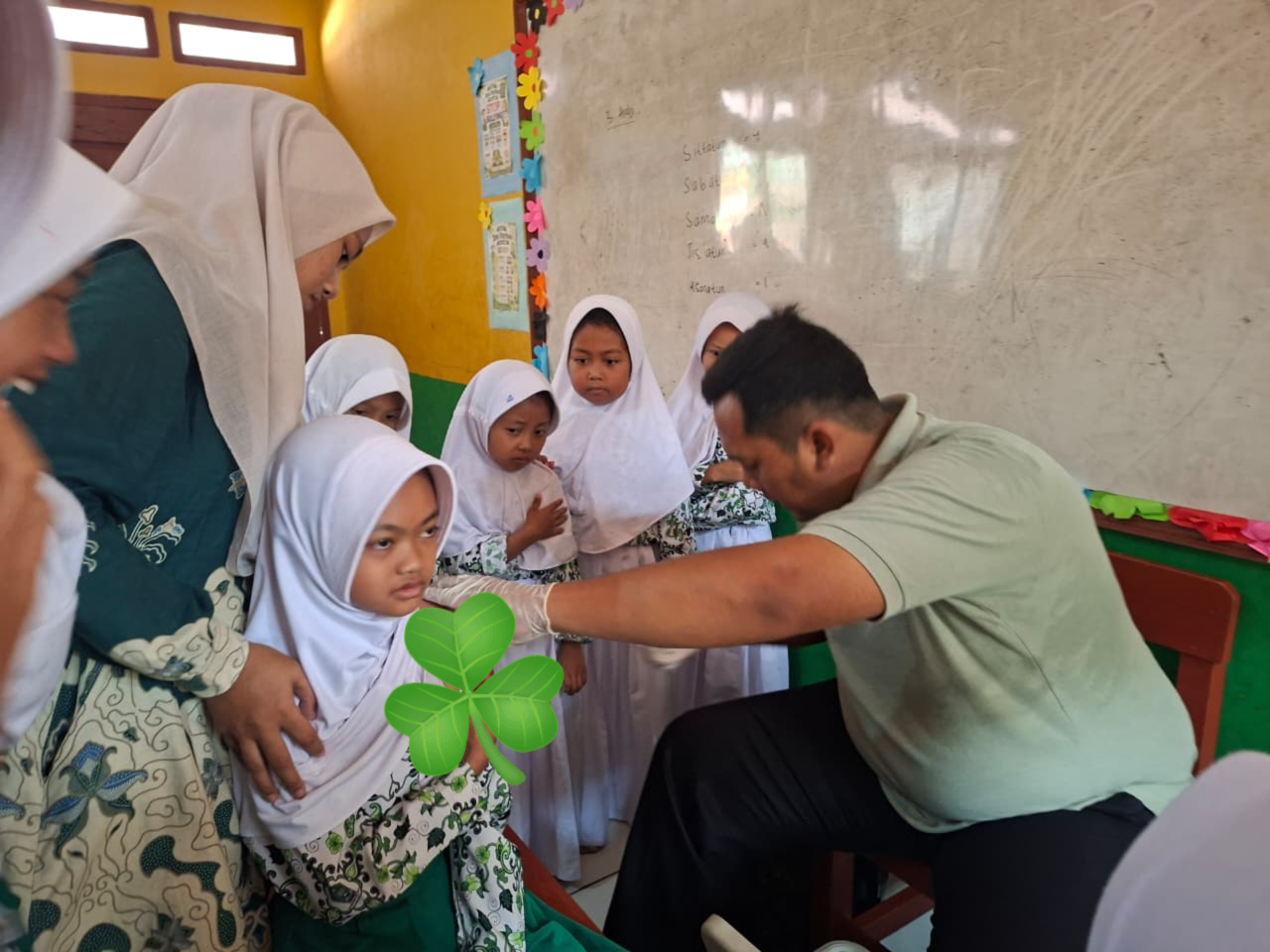 Dokumentasi Jaga Kesehatan Siswa, MI Al-Amin Laksanakan BIAS Bersama Puskesmas Maniis